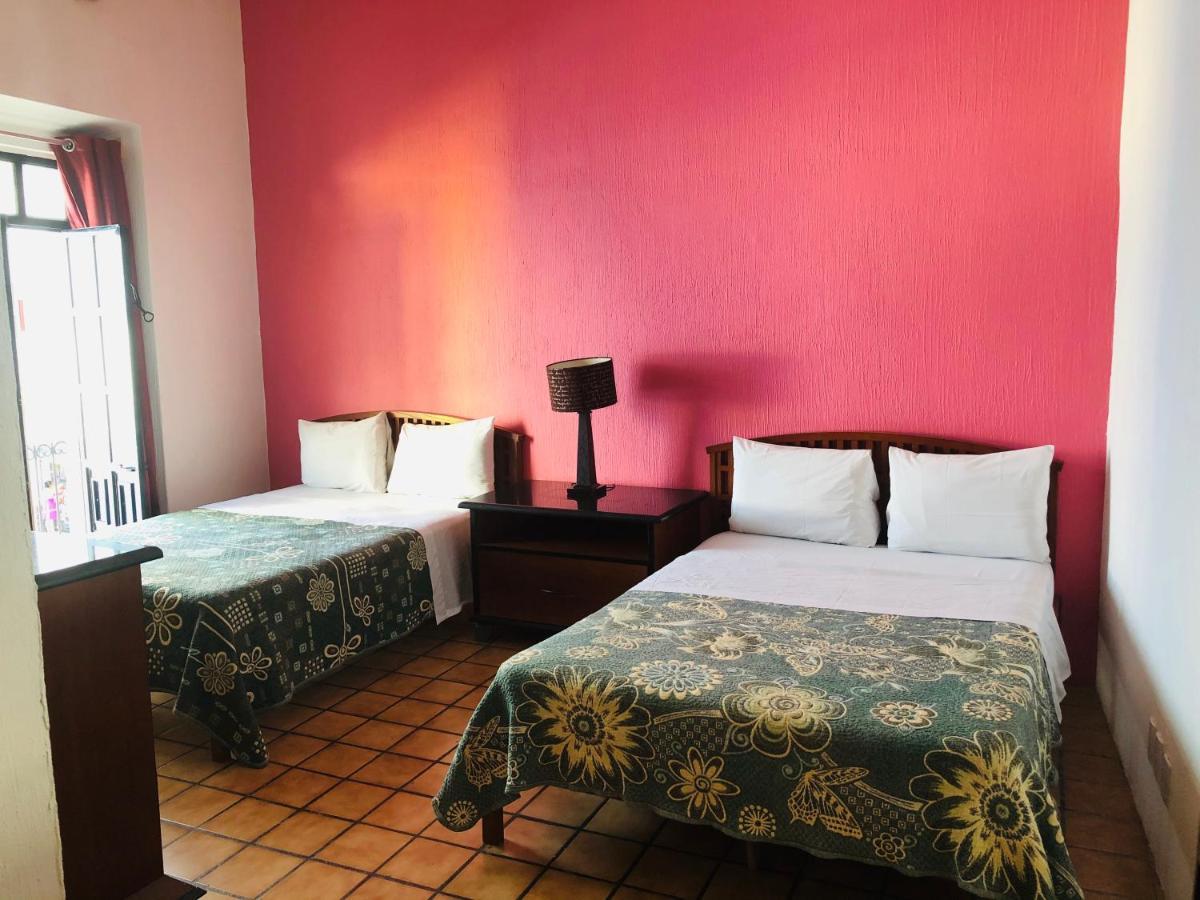 Hostal De Los Reyes Hotel Guadalajara Bagian luar foto